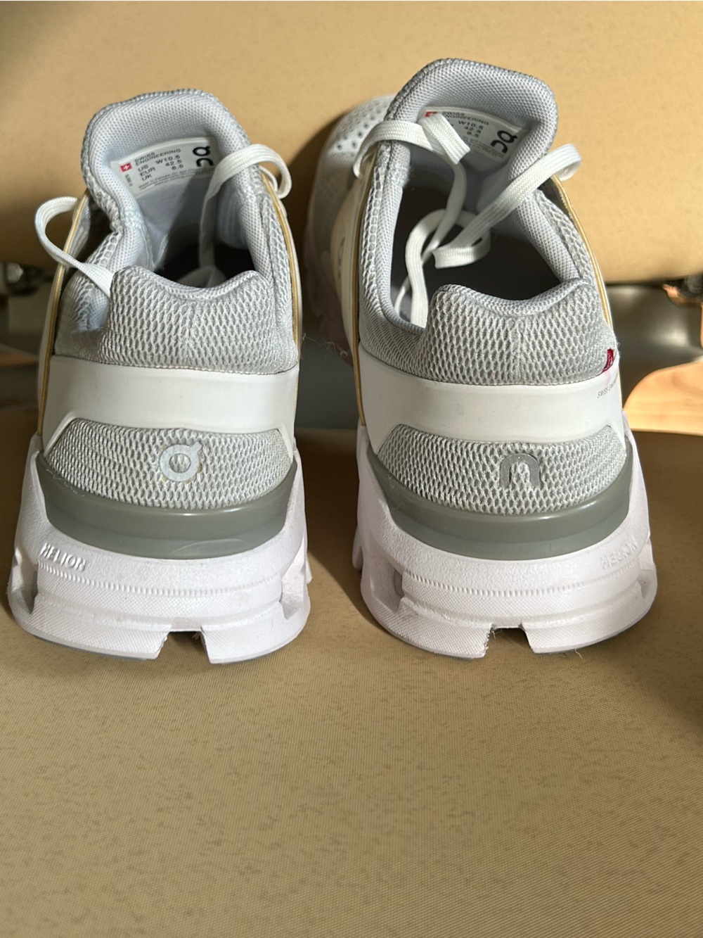 On Cloudswift Women's Running Shoe Sneaker in Glacier/White. Size 10.5 - Picture 7 of 10